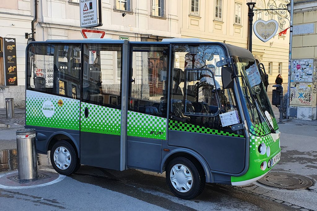 Kavalir: ingyenes elektromos közlekedés Ljubljana gyalogos belvárosában